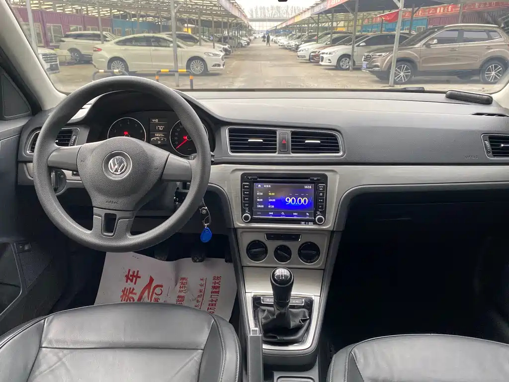 VOLKSWAGEN LAVIDA 2015