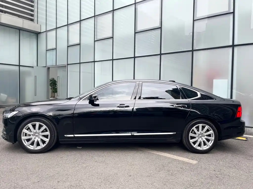 VOLVO S90 2020