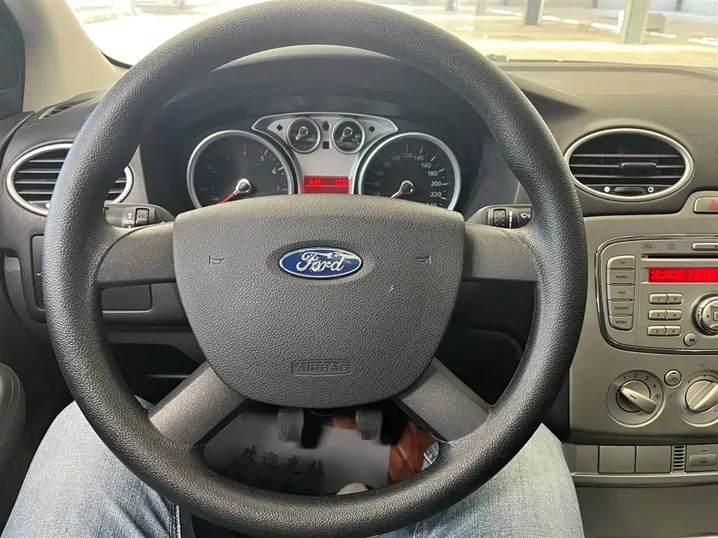 FORD FOCUS 2012