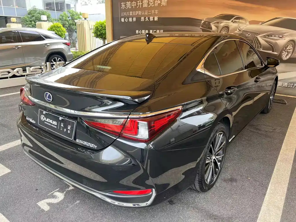 LEXUS ES 2022