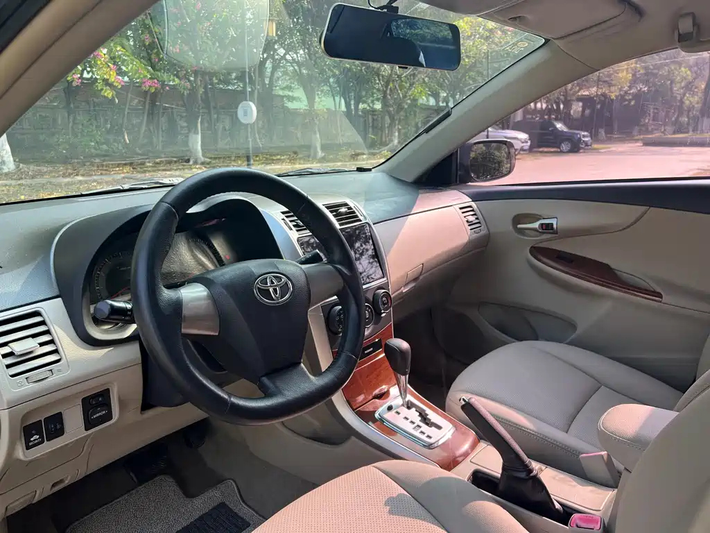 TOYOTA COROLLA 2013