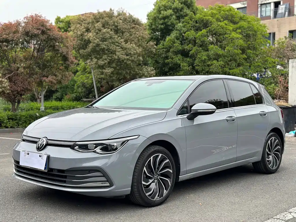 VOLKSWAGEN GOLF 2023