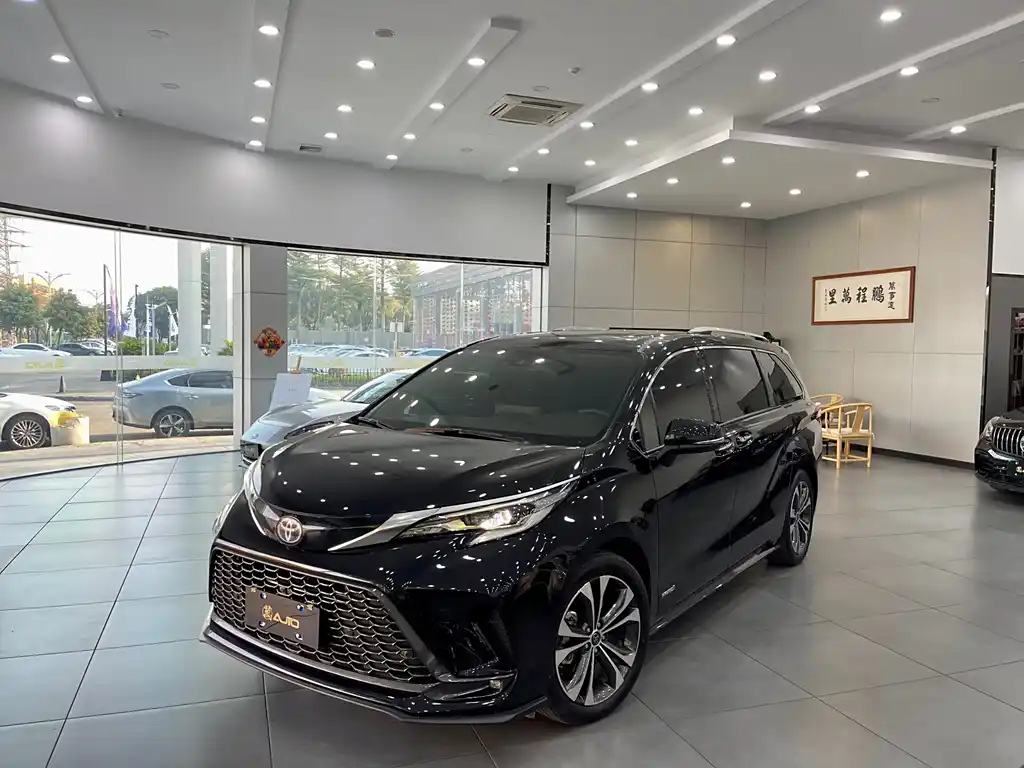 TOYOTA GRANVIA 2022