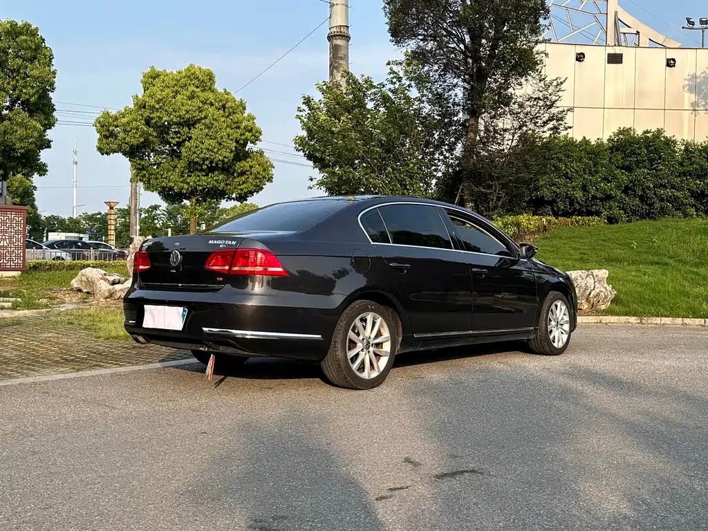 VOLKSWAGEN MAGOTAN 2012
