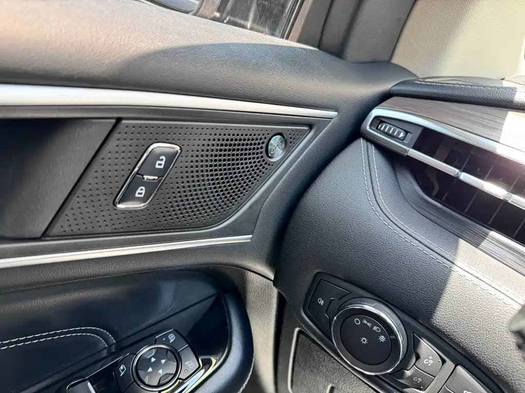 FORD EDGE 2021