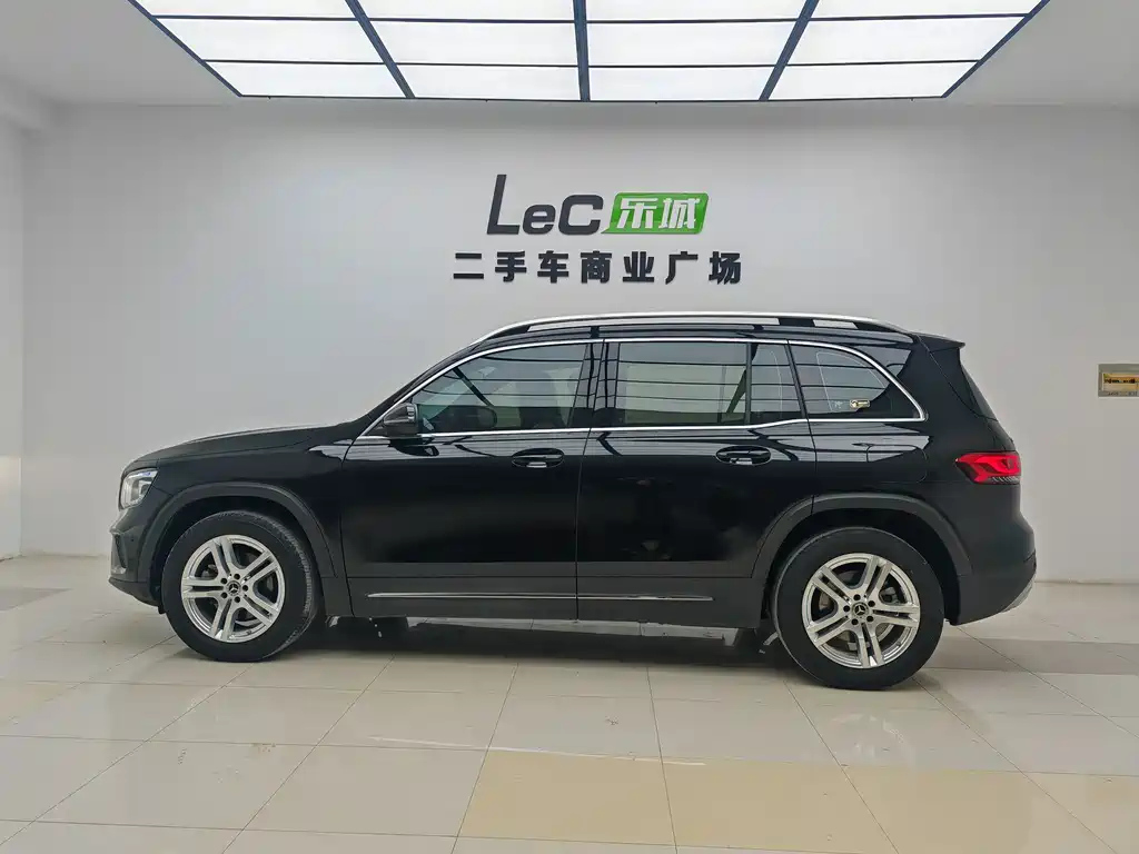 MERCEDES BENZ GLB 2023