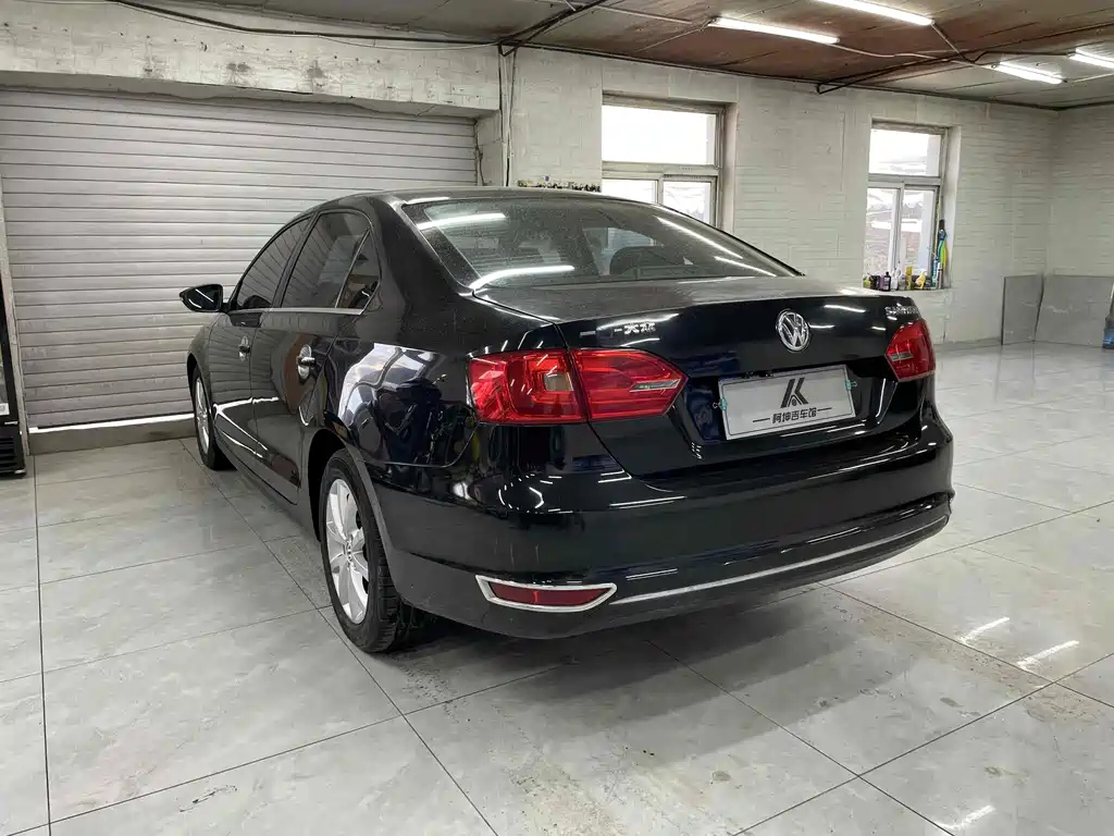 VOLKSWAGEN SAGITAR 2013