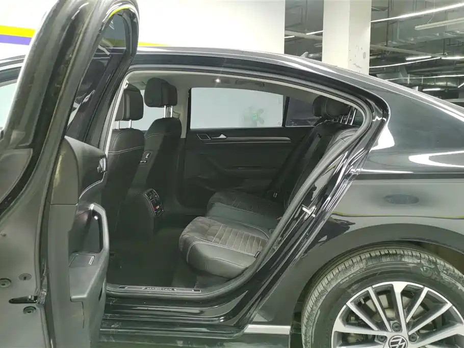 VOLKSWAGEN MAGOTAN 2021