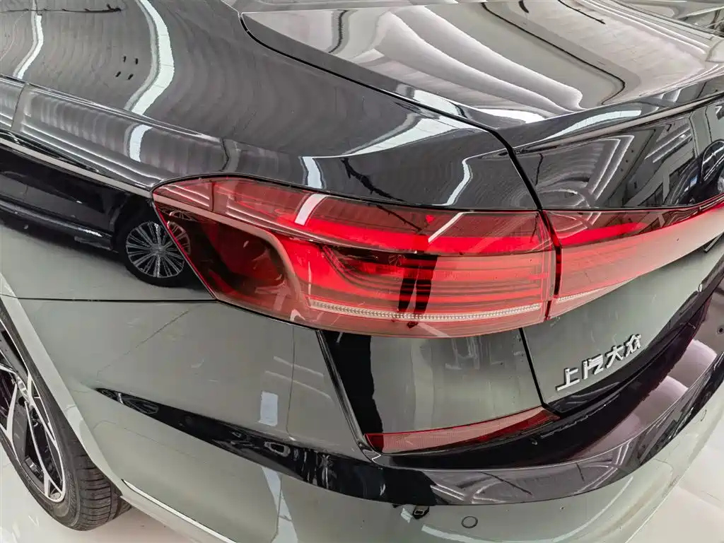 VOLKSWAGEN PASSAT 2023