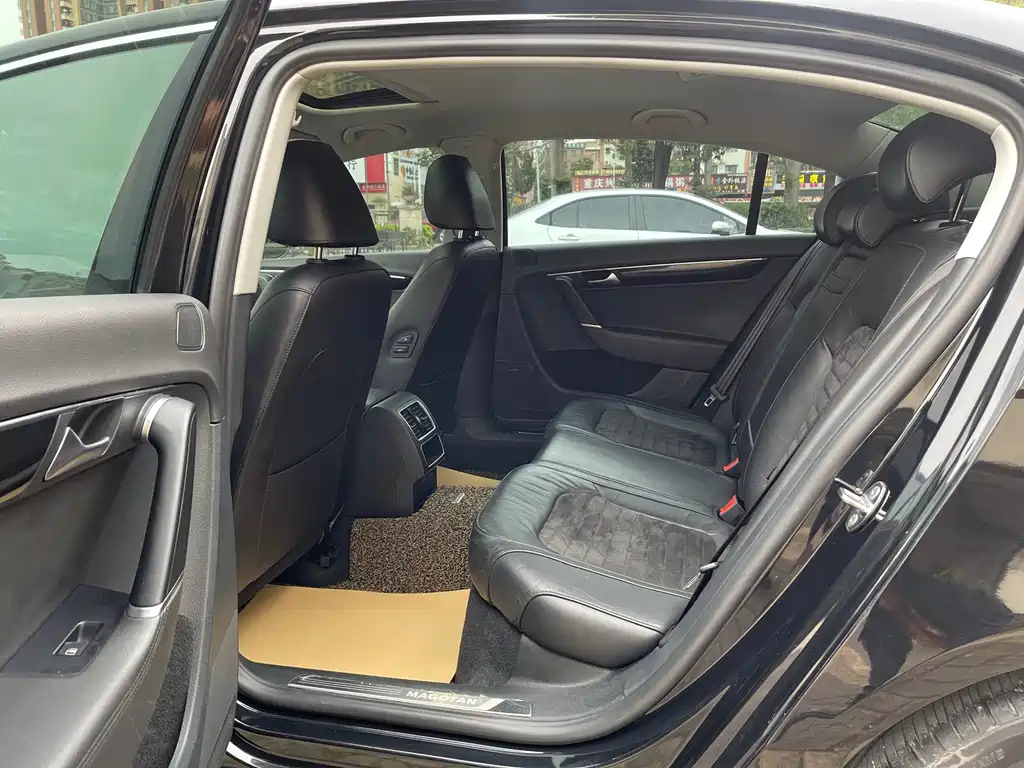 VOLKSWAGEN MAGOTAN 2015