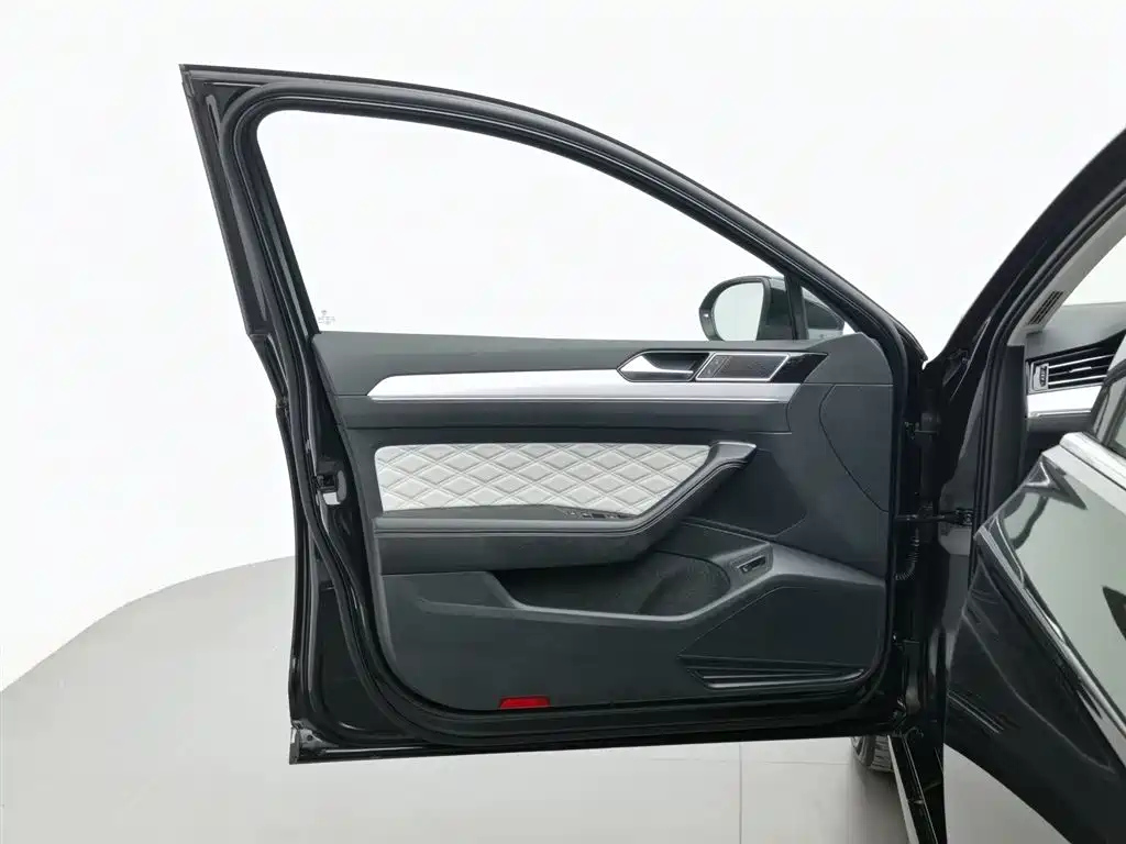 VOLKSWAGEN MAGOTAN 2023