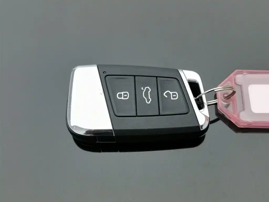 VOLKSWAGEN MAGOTAN 2023