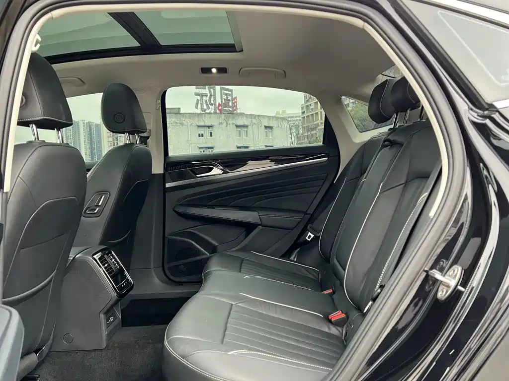 VOLKSWAGEN PASSAT 2022