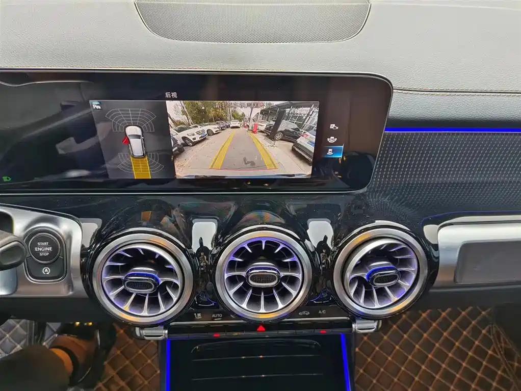 MERCEDES BENZ GLB 2023