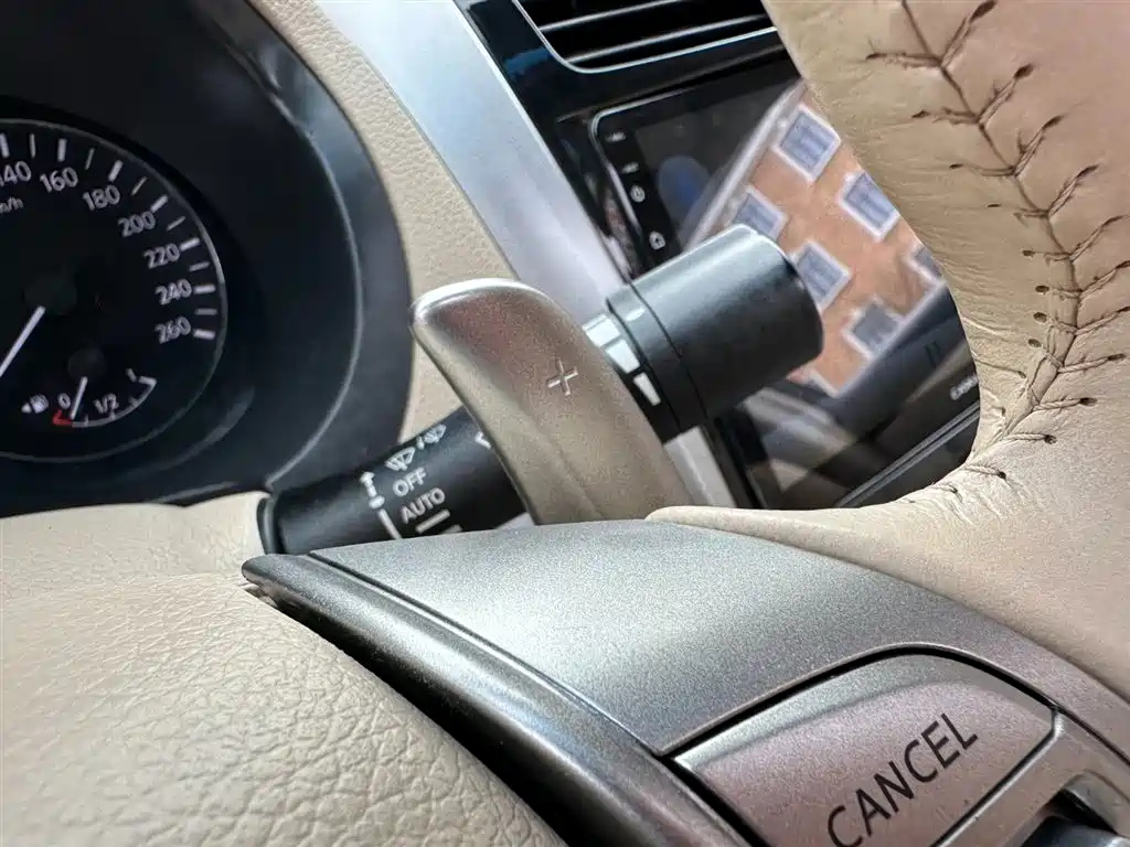 NISSAN TEANA 2015