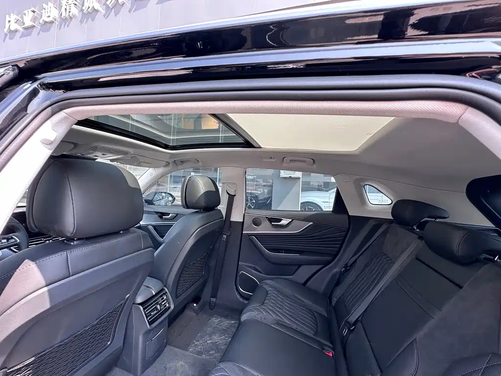 HONGQI HS5 2023