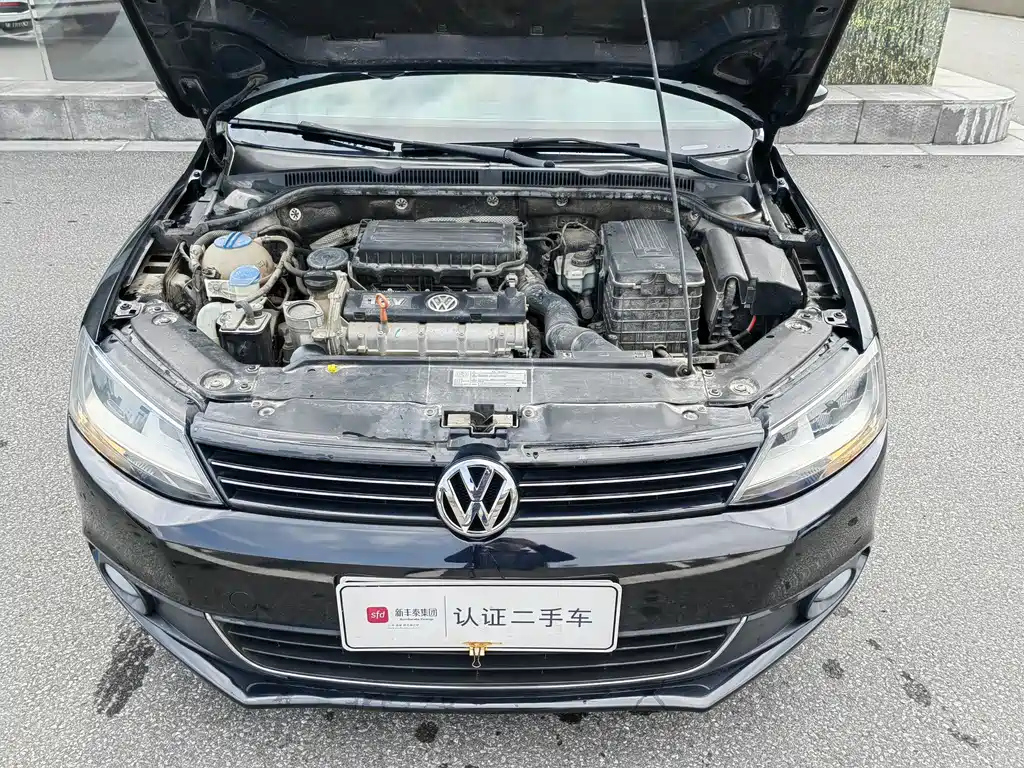 VOLKSWAGEN SAGITAR 2015