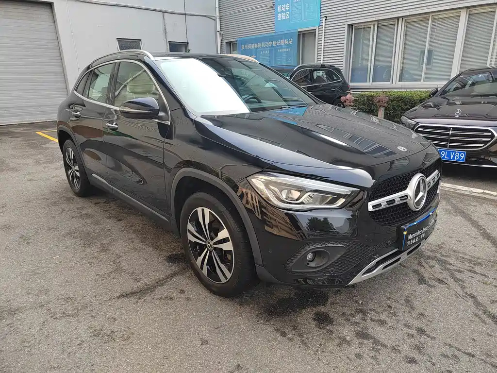 MERCEDES BENZ GLA 2021