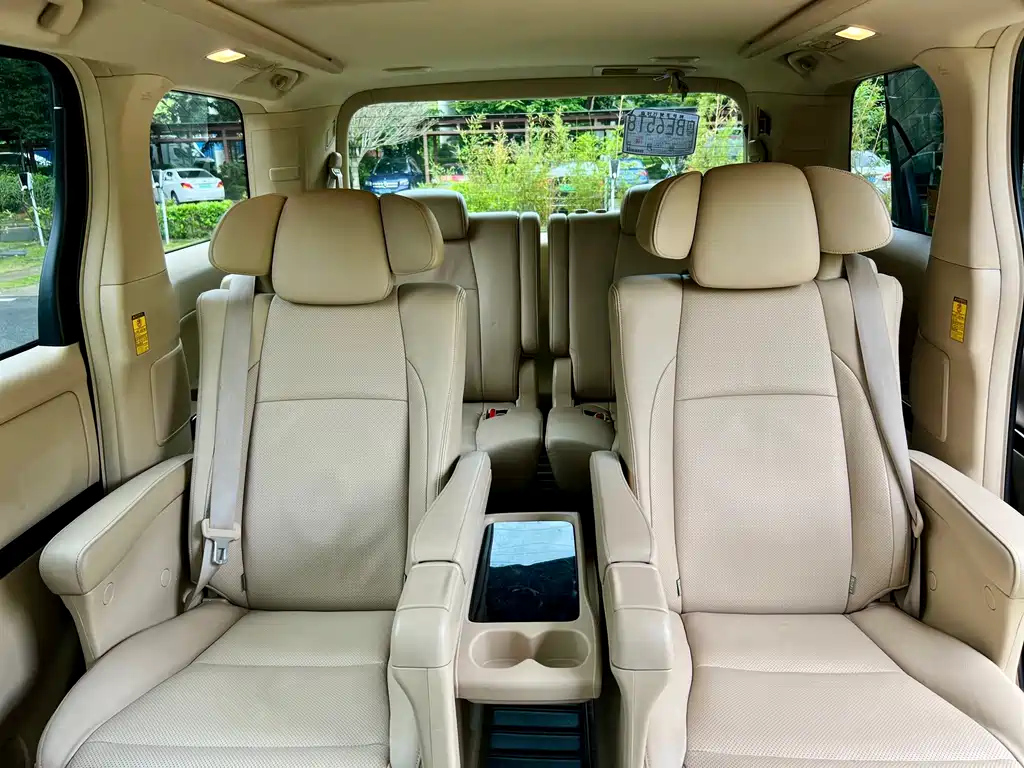 TOYOTA ALPHARD 2014