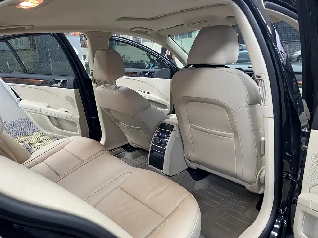 SKODA SUPERB 2013