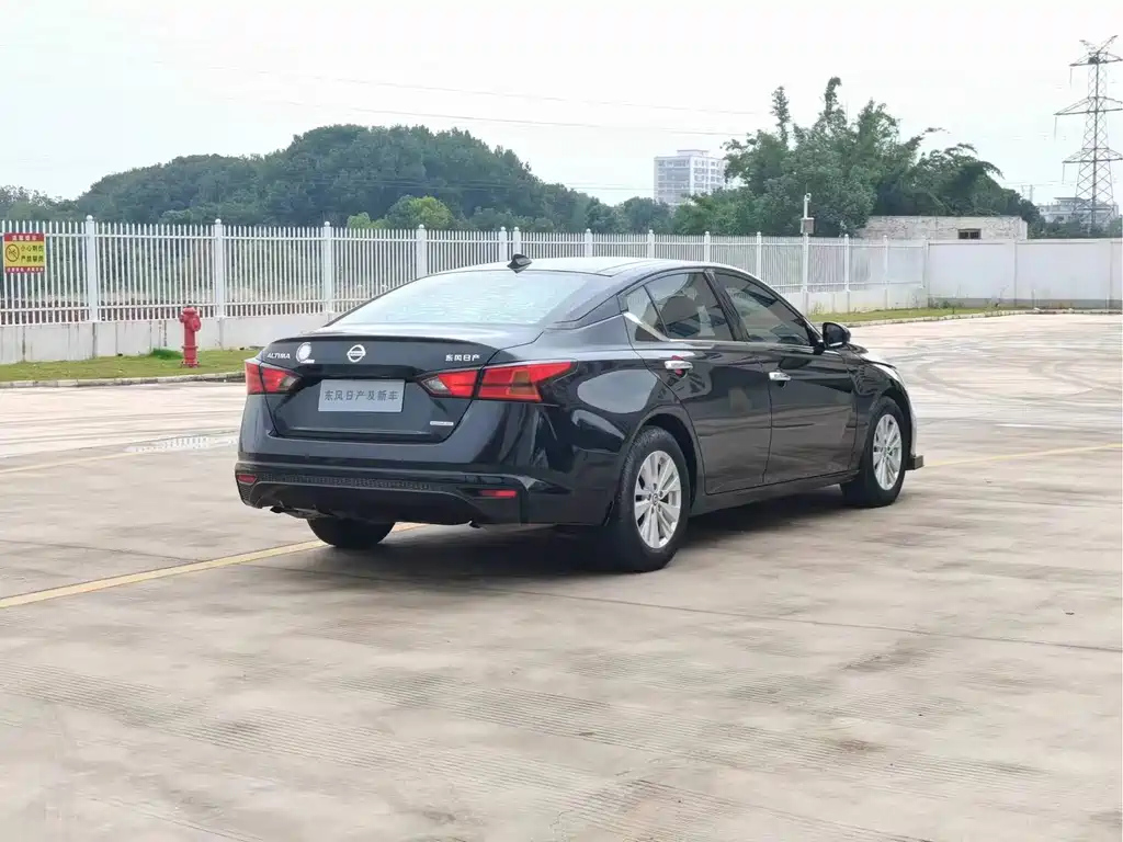 NISSAN TEANA 2020