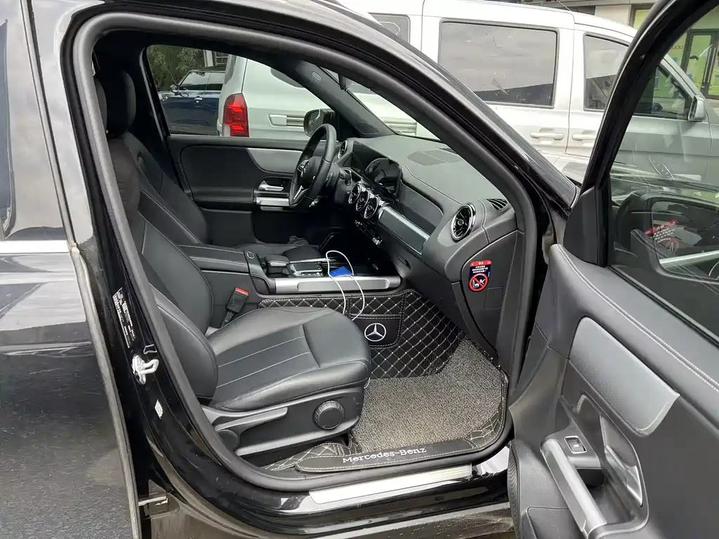 MERCEDES BENZ GLB 2022
