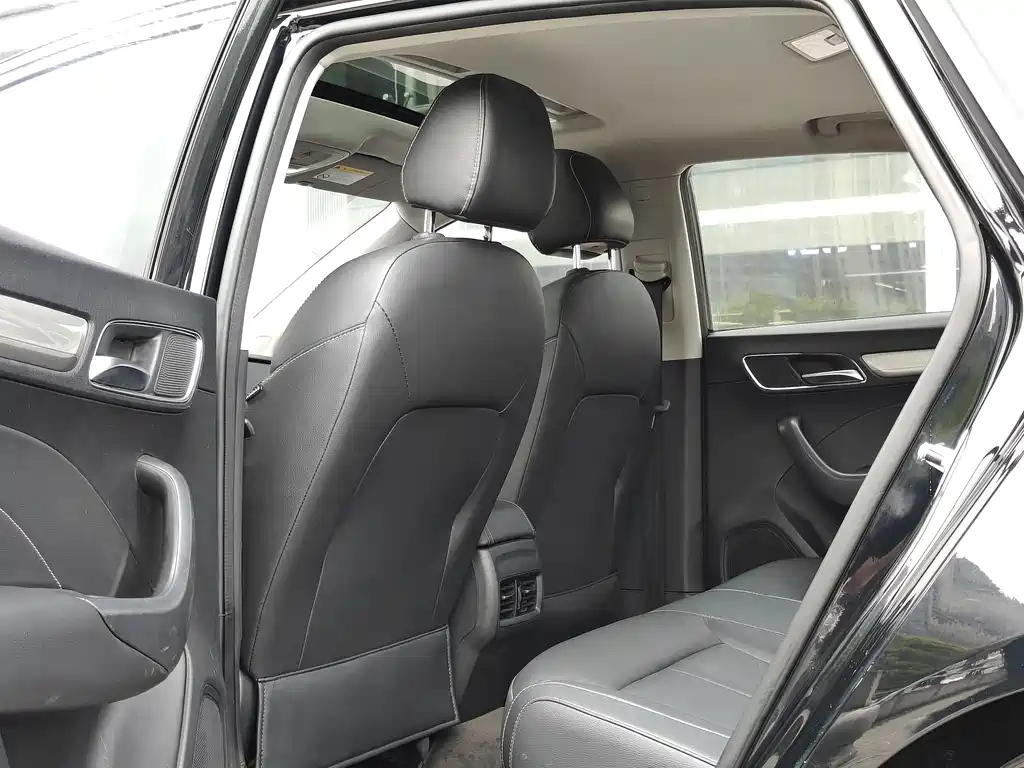 ROEWE I6 NEW ENERGY 2020