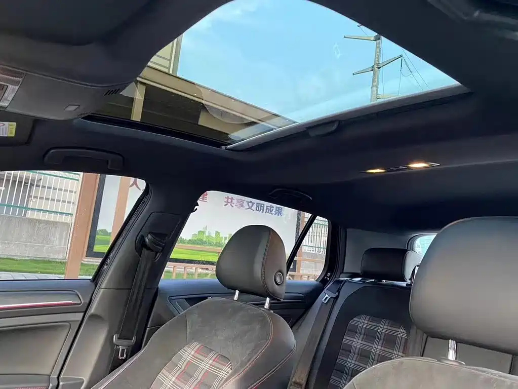 VOLKSWAGEN GOLF 2018