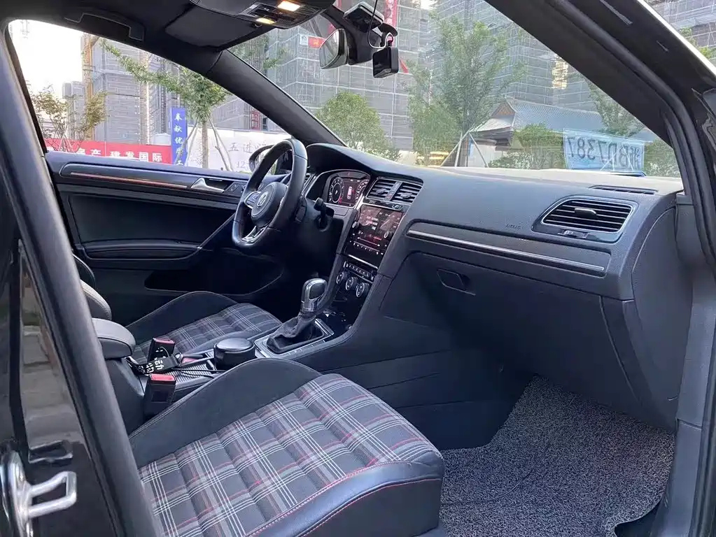 VOLKSWAGEN GOLF 2018