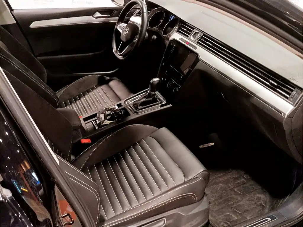 VOLKSWAGEN MAGOTAN 2023