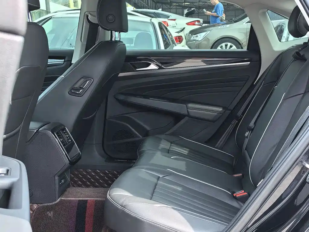VOLKSWAGEN PASSAT 2022