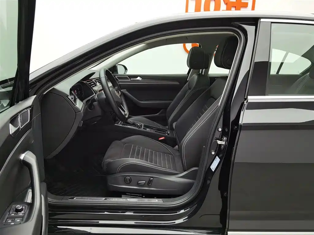 VOLKSWAGEN MAGOTAN 2022