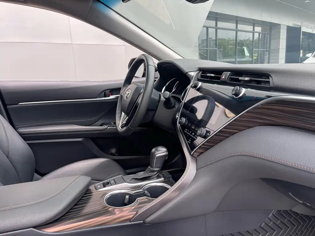 TOYOTA CAMRY 2020