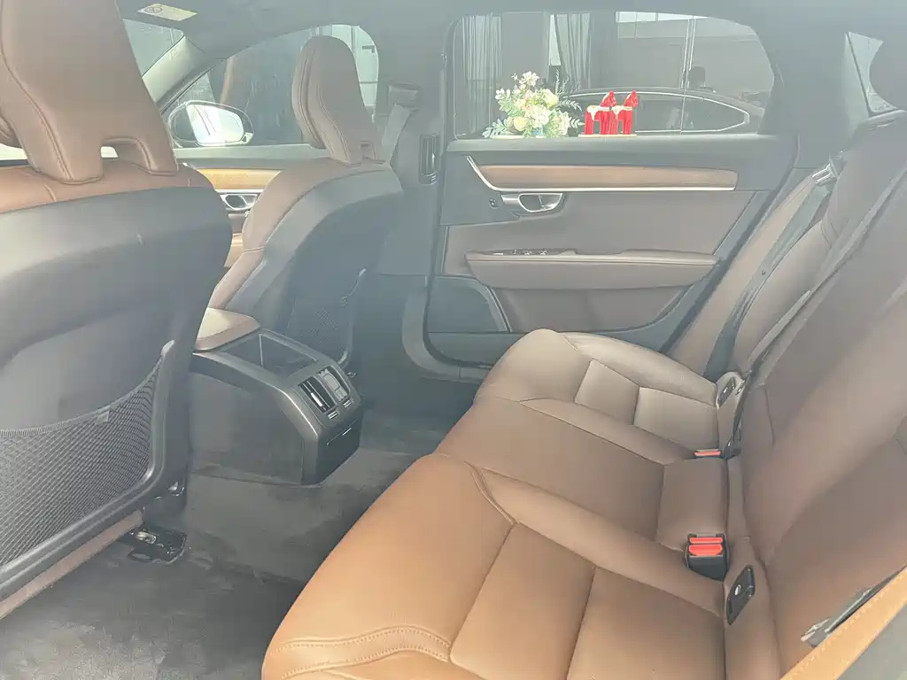 VOLVO S90 2023