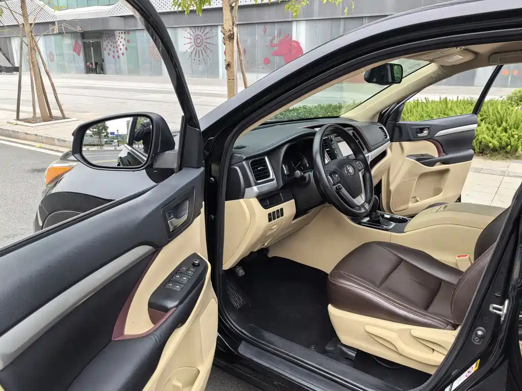 TOYOTA HIGHLANDER 2015