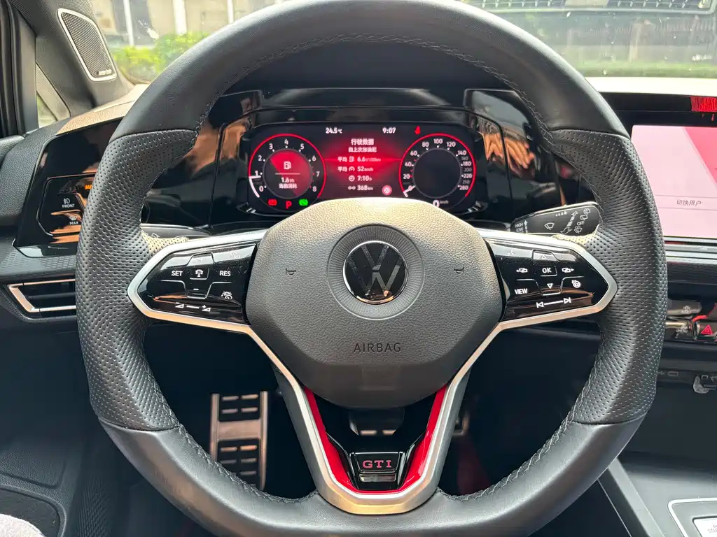 VOLKSWAGEN GOLF 2022