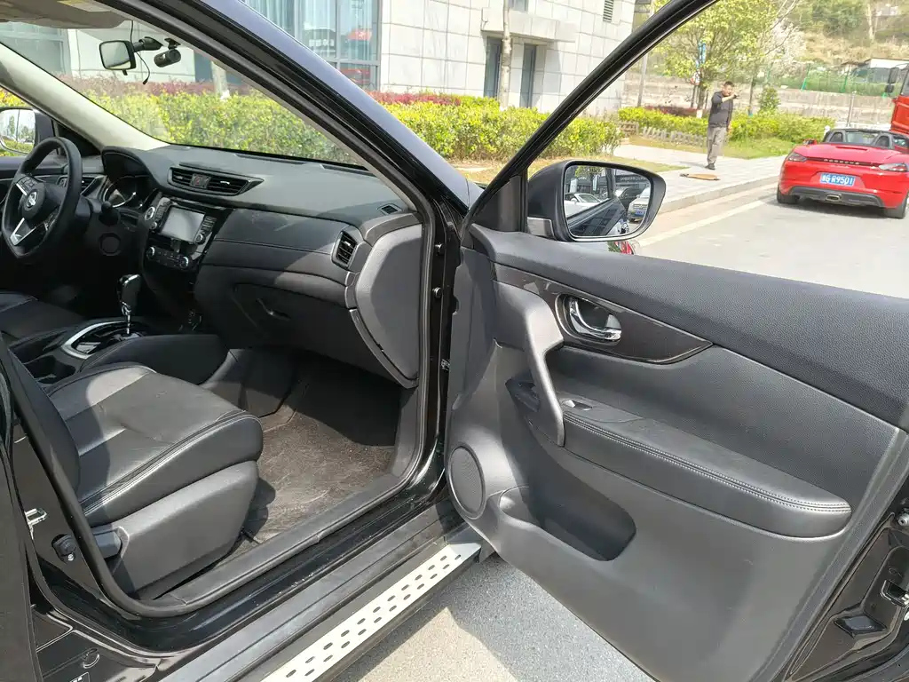 NISSAN X-TRAIL 2018
