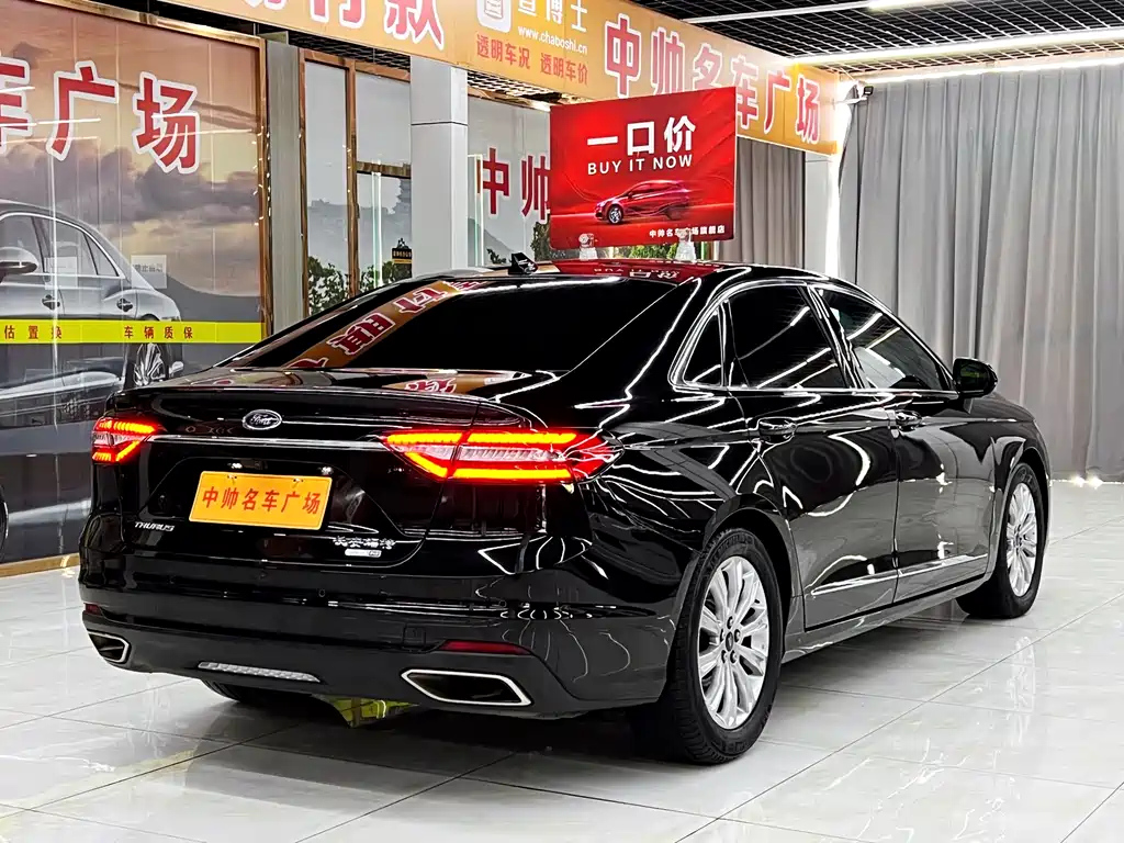 FORD TAURUS 2019