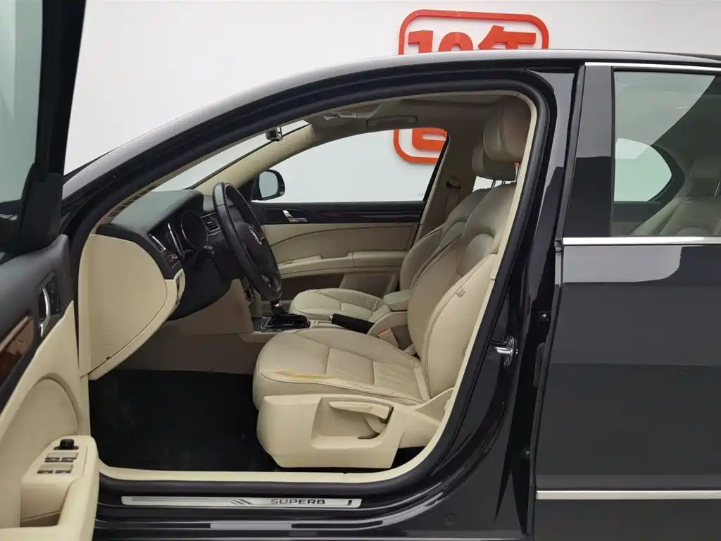 SKODA SUPERB 2015