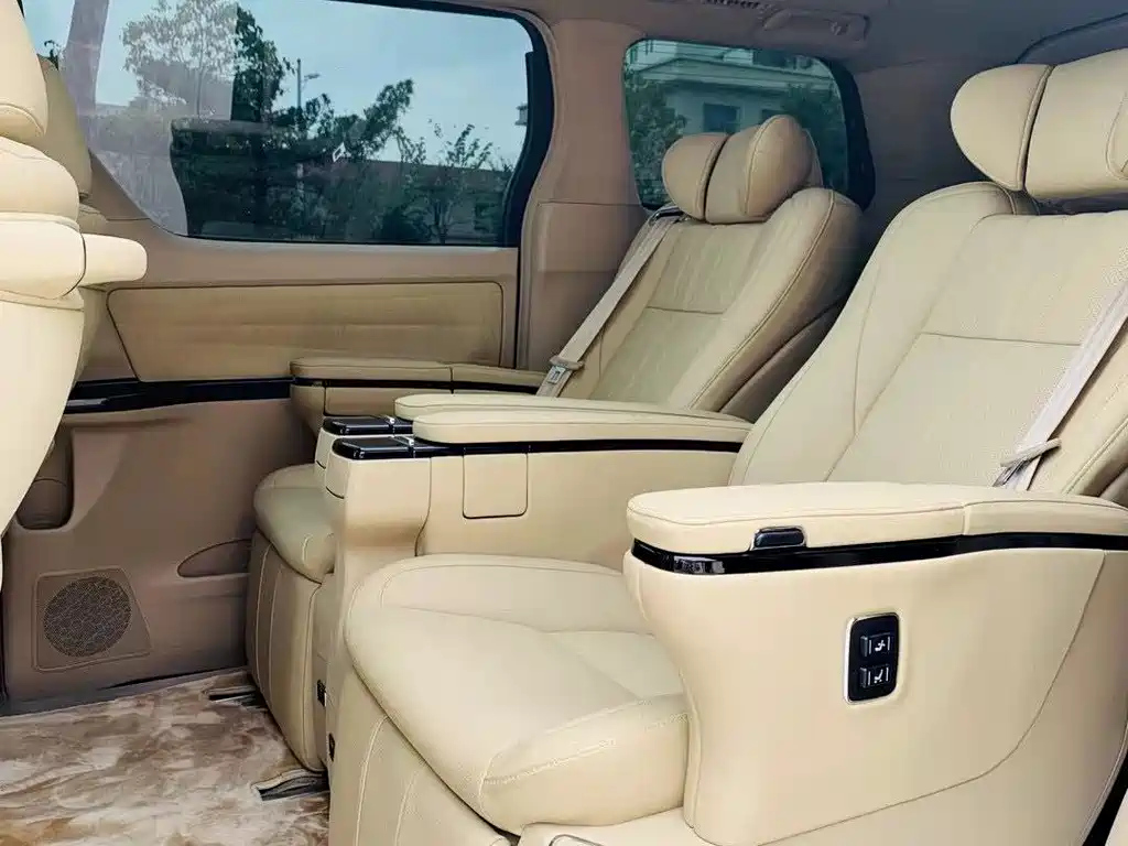 TOYOTA ALPHARD 2012