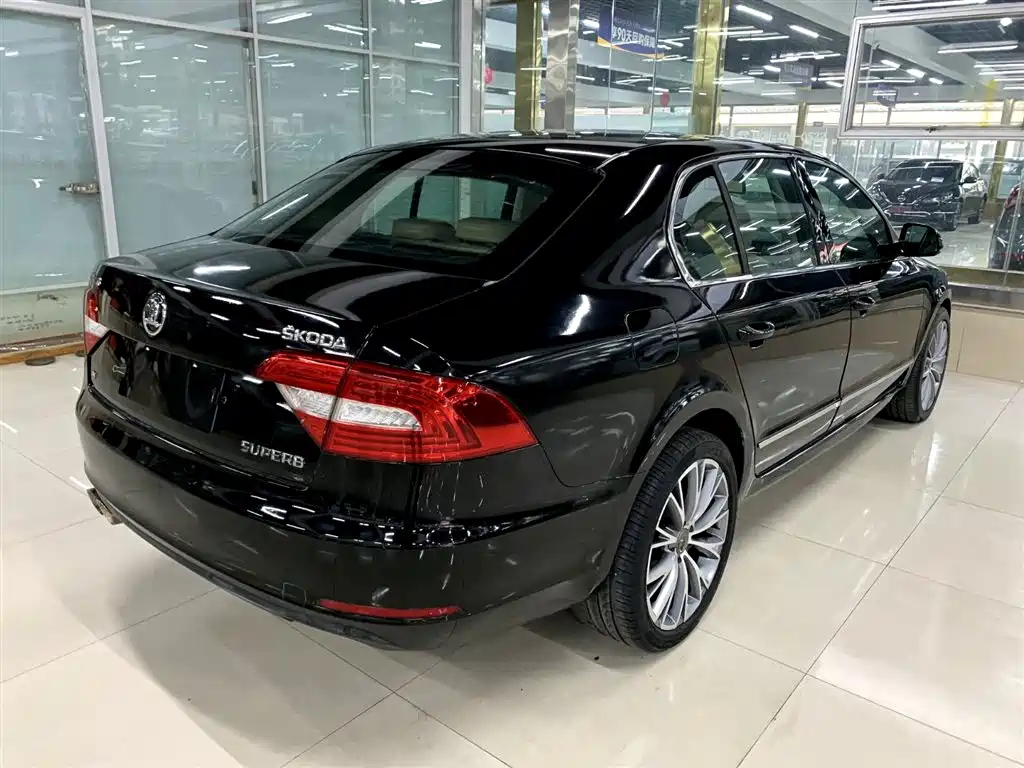 SKODA SUPERB 2013
