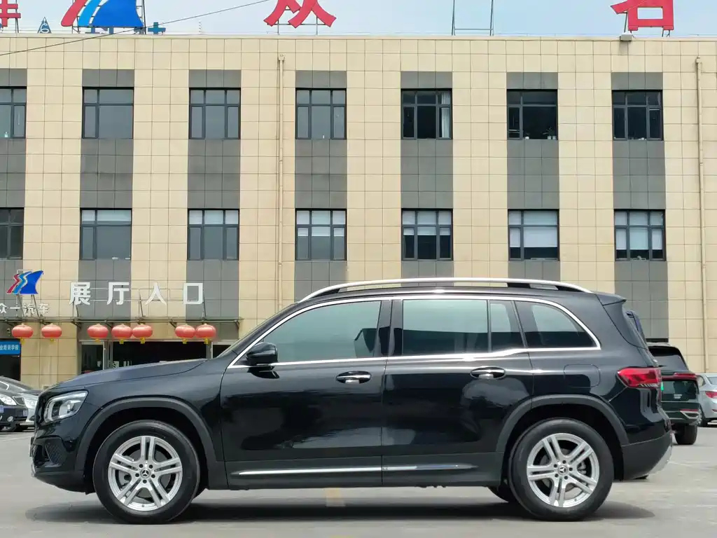 MERCEDES BENZ GLB 2023