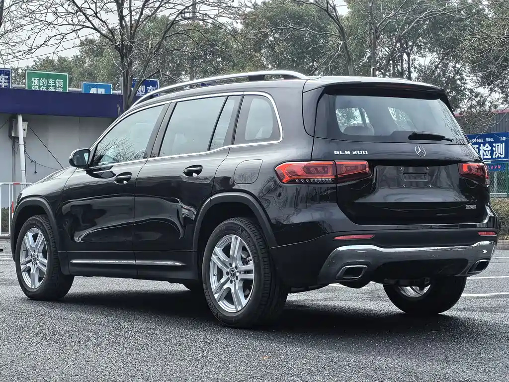 MERCEDES BENZ GLB 2024
