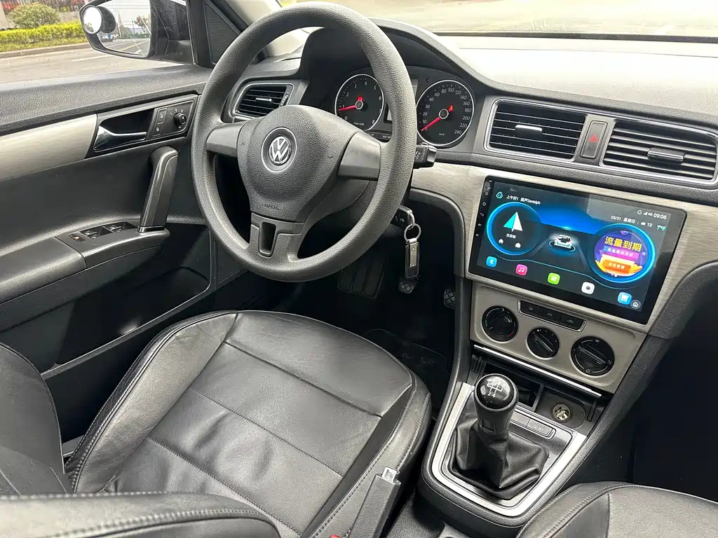 VOLKSWAGEN LAVIDA 2015