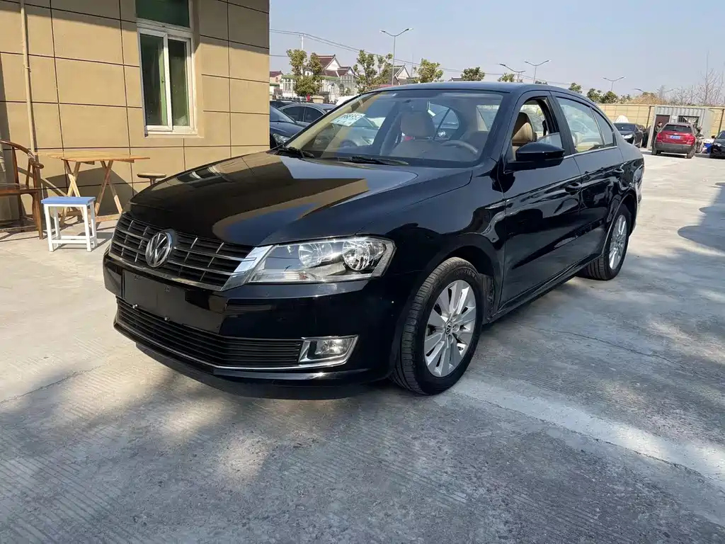 VOLKSWAGEN LAVIDA 2013