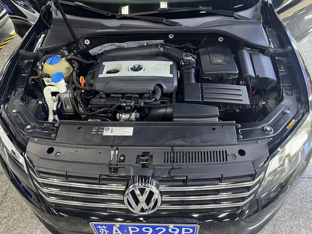 VOLKSWAGEN PASSAT 2012