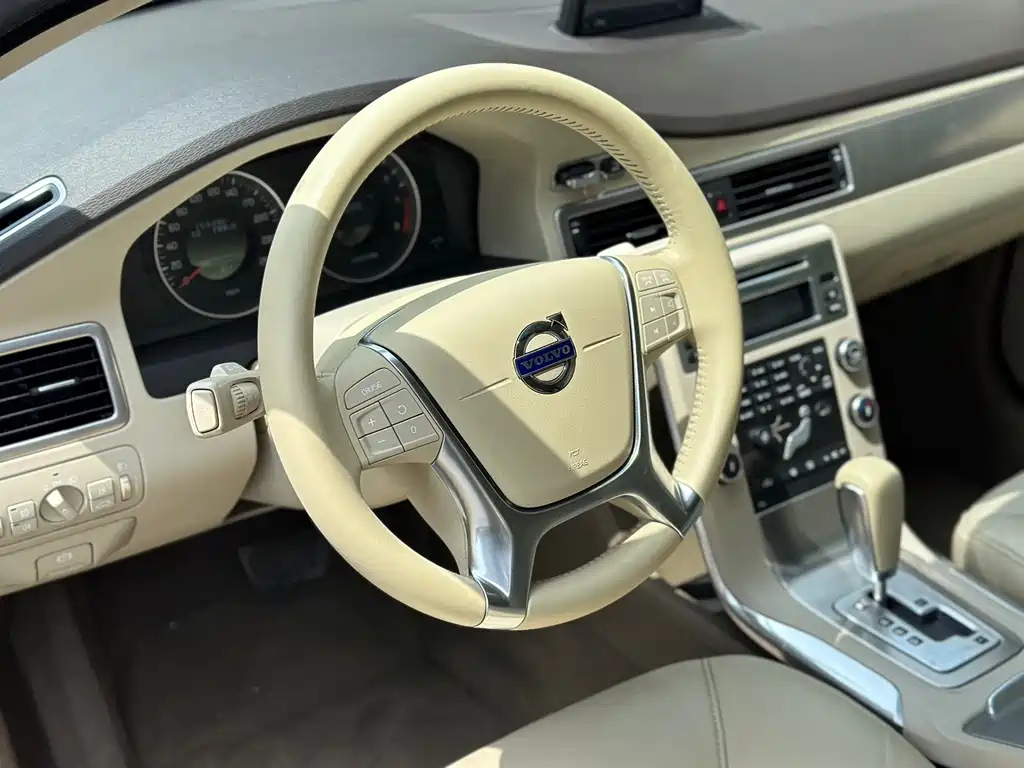VOLVO S80L 2012