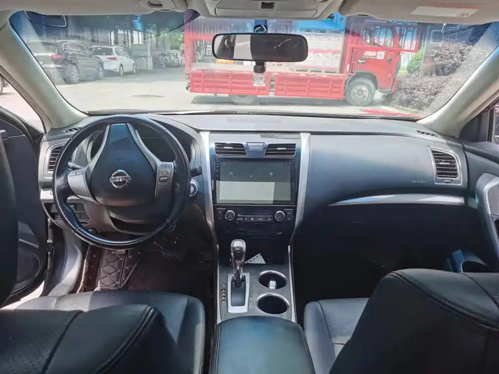 NISSAN TEANA 2015
