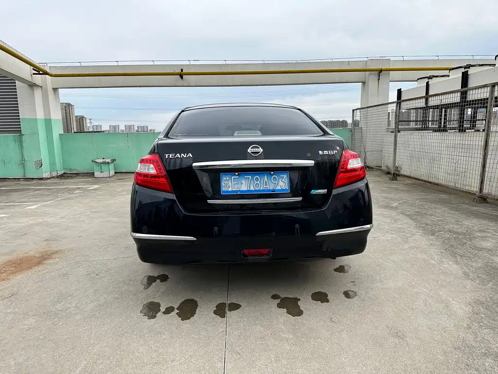 NISSAN TEANA 2010