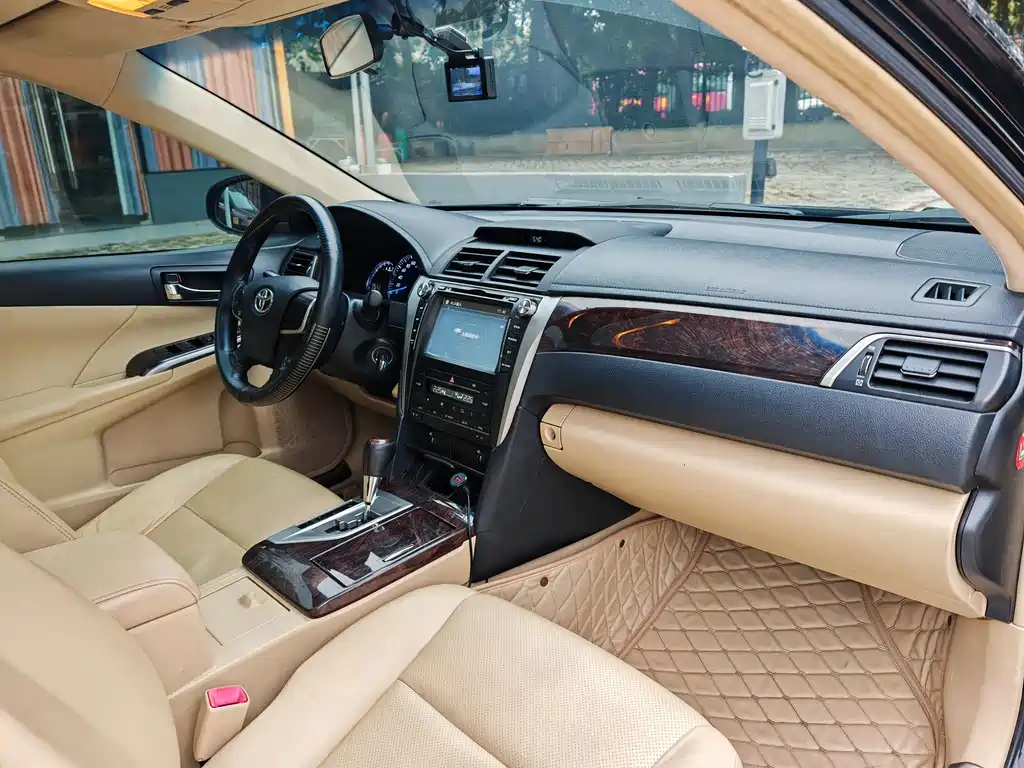 TOYOTA CAMRY 2015
